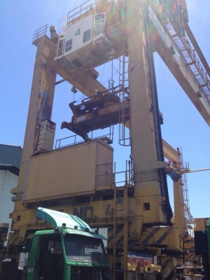 ขายเครนยกตู้คอนเทนเนอร์ในท่าเรือขนาด 30.5 ตัน 1,980,000 บาท