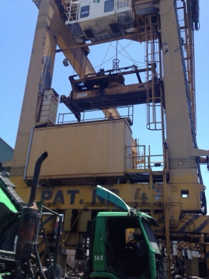 ขายเครนยกตู้คอนเทนเนอร์ในท่าเรือขนาด 30.5 ตัน 1,980,000 บาท