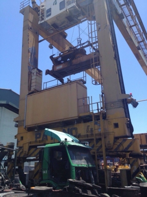 ขายเครนยกตู้คอนเทนเนอร์ในท่าเรือขนาด 30.5 ตัน 1,980,000 บาท