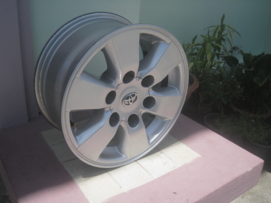 ขายล้อแม็ก vigo 15"x7" et30 6h139.7 สีเดิม ไม่คดไม่ดุ้งครับ พร้อมน็อตล้อเดิม ขายทั้งชุด 5,900 บาทครับ toyota commuter, hiace ใส่ได้ครับ สนใจติดต่อเล็กคลองสามครับ (081-3747940)