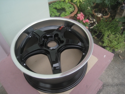ขายล้อแม็กใหม่ เคยเป็นล้อโชว์ 1 วง 5 ก้าน Japansport 17"x7.5" et40 5h114.3 สีดำขอบเงา ขายทั้งชุด 8,900 บาทครับ สนใจติดต่อเล็กคลองสามครับ (081-3747940
