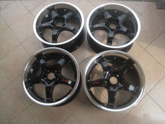 ขายล้อแม็กใหม่ เคยเป็นล้อโชว์ 1 วง 5 ก้าน Japansport 17"x7.5" et40 5h114.3 สีดำขอบเงา ขายทั้งชุด 8,900 บาทครับ สนใจติดต่อเล็กคลองสามครับ (081-3747940