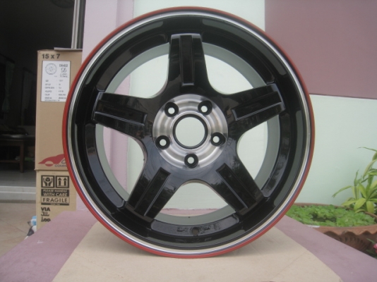 ขายล้อแม็กใหม่ เคยเป็นล้อโชว์ 1 วง 5 ก้าน mic 17"x7.5" et30 5h114.3 สีดำขอบเงา ขายทั้งชุด 8,900 บาทครับ สนใจติดต่อเล็กคลองสามครับ (081-3747940)