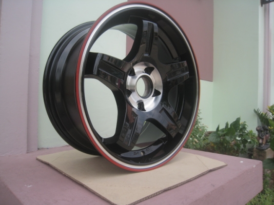 ขายล้อแม็กใหม่ เคยเป็นล้อโชว์ 1 วง 5 ก้าน mic 17"x7.5" et30 5h114.3 สีดำขอบเงา ขายทั้งชุด 8,900 บาทครับ สนใจติดต่อเล็กคลองสามครับ (081-3747940)