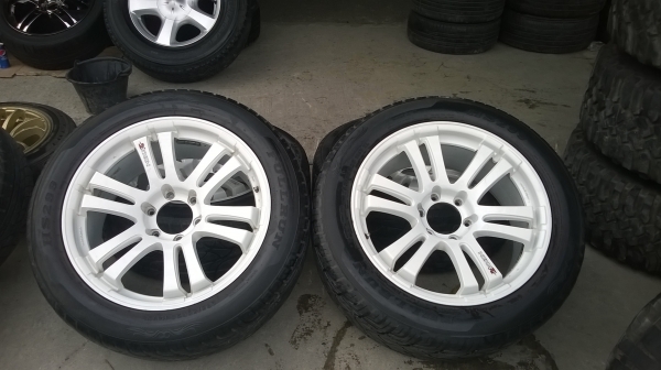 ขายล้อขอบ20 6รูพร้อมยางชุดละ18500