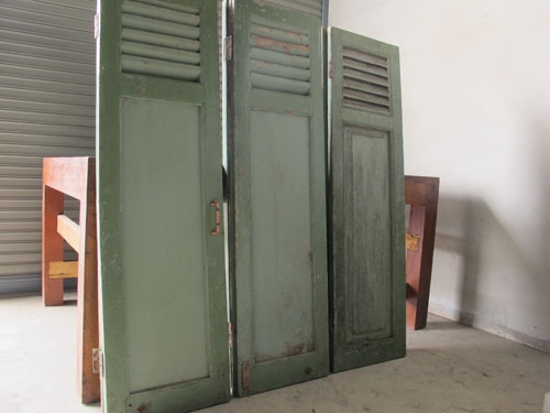 ขายบานหน้าต่างโบราณ ไม้สักแท้สวย