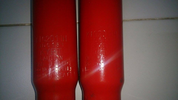 ขายโช้ค KAYABA SUPER RED คู่หลัง ใส่ Dmax4wd,Hilander สภาพสวยครับ ใช้งานปกติ ไม่รั่ว ไม่ซึม