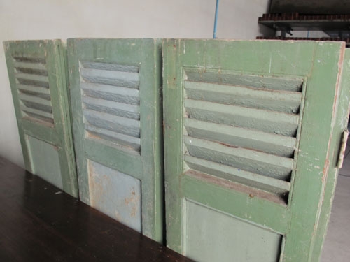 ขายบานหน้าต่างโบราณ ไม้สักแท้สวย