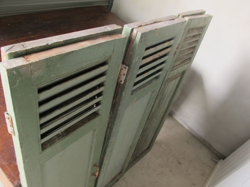 ขายบานหน้าต่างโบราณ ไม้สักแท้สวย