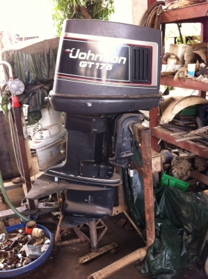 เครื่องเรือจอนสัน V6 175 แรง ราคา 45000 เครื่องเรือจอนสัน V6 175 แรง ราคา 45000