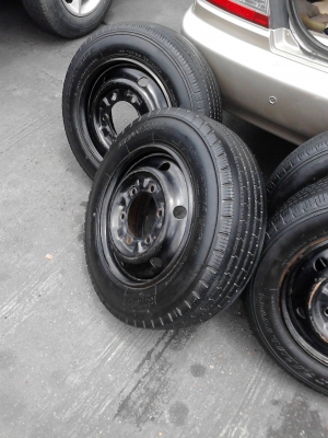 ล้อรถขนาด 4 ล้อกลาง 15.5  106/104L  มี 4 ล้อ  TEL.081-427-3941