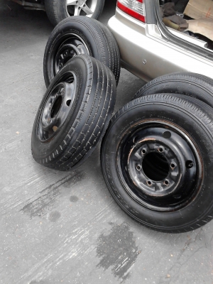 ล้อรถขนาด 4 ล้อกลาง 15.5  106/104L  มี 4 ล้อ  TEL.081-427-3941