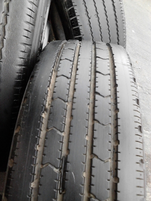 ล้อรถขนาด 4 ล้อกลาง 15.5  106/104L  มี 4 ล้อ  TEL.081-427-3941