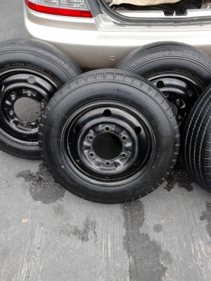 ล้อรถขนาด 4 ล้อกลาง 15.5  106/104L  มี 4 ล้อ  TEL.081-427-3941