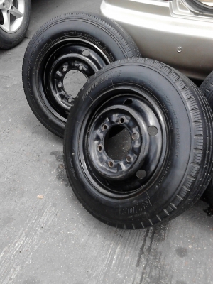 ล้อรถขนาด 4 ล้อกลาง 15.5  106/104L  มี 4 ล้อ  TEL.081-427-3941