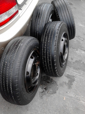 ล้อรถขนาด 4 ล้อกลาง 15.5  106/104L  มี 4 ล้อ  TEL.081-427-3941