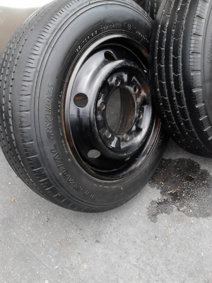 ล้อรถขนาด 4 ล้อกลาง 15.5  106/104L  มี 4 ล้อ  TEL.081-427-3941