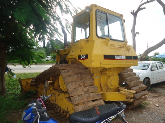 ขายด่วนรถแทรกเตอรตีนตะขาบCATD4Hเก่านอกใช้งาน1ปี