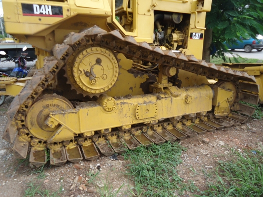 ขายด่วนรถแทรกเตอรตีนตะขาบCATD4Hเก่านอกใช้งาน1ปี