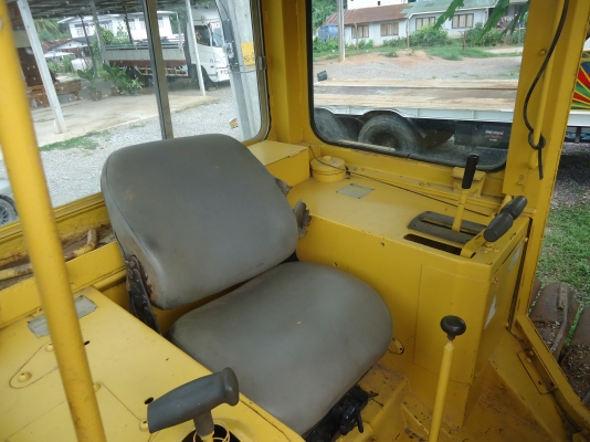 ขายด่วนรถแทรกเตอรตีนตะขาบCATD4Hเก่านอกใช้งาน1ปี