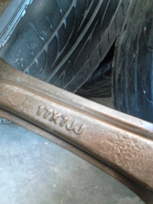 แม๊กสวยๆ ขอบ 17 ขนาด 4 รู  พร้อมยาง 205/45R17   17X7JJ  มี 4 ล้อ TEL.081-427-3941