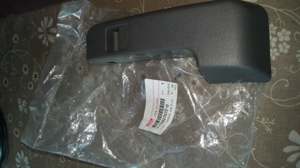 ฝาปิดกระป๋องน้ำมันเบรคของร๊อกกี้เบิกของแท้ใหม่ ฝาปิดกระป๋องน้ำมันเบรคของร๊อกกี้เบิกของแท้ใหม่