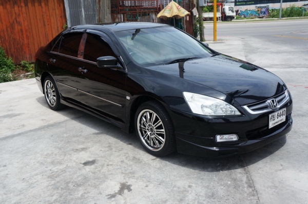 HONDA ACCORD ปี 2005 ขายรถสวย ชุดแต่งสเกิตรอบคัน ล้อMAXแต่ง ARIBAG คู่ เบรค ABS เบาะหนังปรับไฟฟ้า ภายในลายไม้ เครื่องเดิมๆวิ่งดีมาก ช่วงล่างแน่น แอร์เย็นๆ ภายในสภาพสวย สีสวย รถพร้อมใช้งาน จัดไฟแนนได้