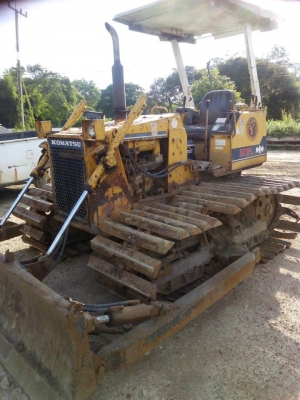 ขายรถแทรคเตอร์ KOMATSU D 20-6รถพร้อมใช้รถทำงานอยู่ ขายรถแทรคเตอร์ KOMATSU D 20-6รถพร้อมใช้รถทำงานอยู่