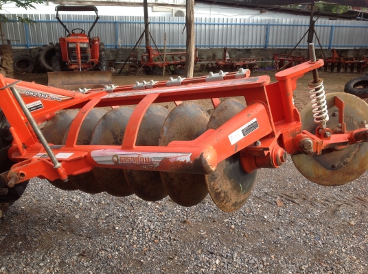 ปัญญาแทรคเตอร์มาแล้ว...จัดมาให้ตามคำเรียกร้อง  คูโบต้า L4708 พร้อมใบมีดคานล่างFD185F ผาน6x24 ตราช้าง ทำงาน 992 ชม.สภาพเดิมๆครับ