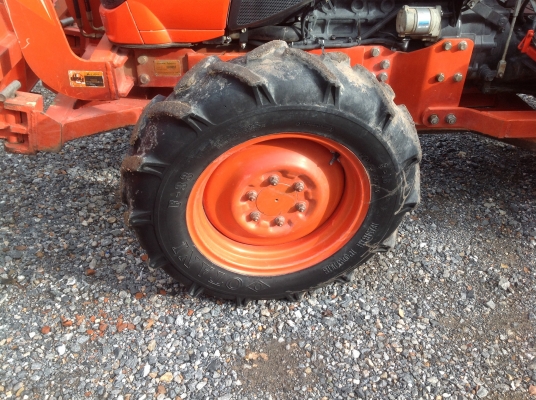 ปัญญาแทรคเตอร์มาแล้ว...จัดมาให้ตามคำเรียกร้อง  คูโบต้า L4708 พร้อมใบมีดคานล่างFD185F ผาน6x24 ตราช้าง ทำงาน 992 ชม.สภาพเดิมๆครับ