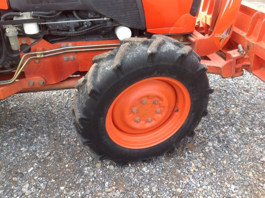 ปัญญาแทรคเตอร์มาแล้ว...จัดมาให้ตามคำเรียกร้อง  คูโบต้า L4708 พร้อมใบมีดคานล่างFD185F ผาน6x24 ตราช้าง ทำงาน 992 ชม.สภาพเดิมๆครับ