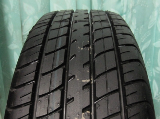 ขายยางติดรถป้ายแดงขนาด 185 60R 15 ใช้มาไม่ถึง 30 กม.