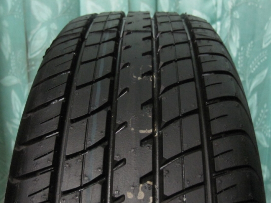 ขายยางติดรถป้ายแดงขนาด 185 60R 15 ใช้มาไม่ถึง 30 กม.