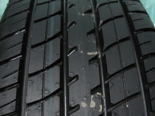 ขายยางติดรถป้ายแดงขนาด 185 60R 15 ใช้มาไม่ถึง 30 กม.