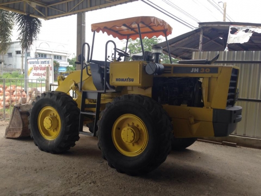 รถตัก KOMATSU JH3013 สวยแรงแห้งสนิท ไฮดรอลิคเร็ว ยางเต็ม ดูรถได้ที่ตัวเมืองชัยภูมิ