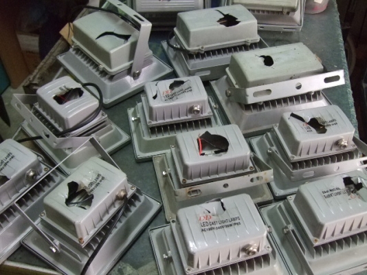 ขายสปอร์ตไลน์ LED 20-50W. ขายสปอร์ตไลน์ LED 20-50W.