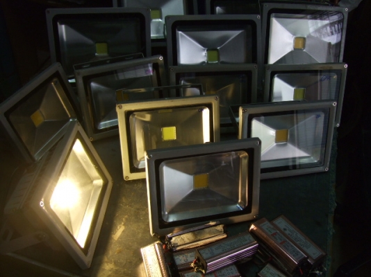 ขายสปอร์ตไลน์ LED 20-50W. ขายสปอร์ตไลน์ LED 20-50W.