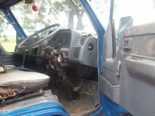 รถบรรทุก สวยมากครับ 3 ใบพัด  รุ่น 350 เครื่อง 115 แรงม้า  F หน้าหลัง  มีโสลร์กลางครับ