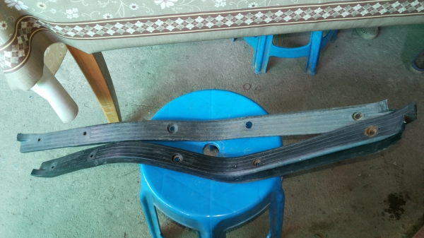 พลาสติกครอบขอบบันไดซ้ายขวาของร๊อกกี้