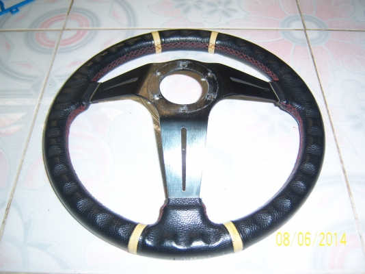 พวงมาลัยสวยไม่ขาด