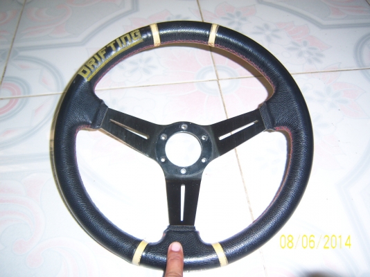 พวงมาลัยสวยไม่ขาด