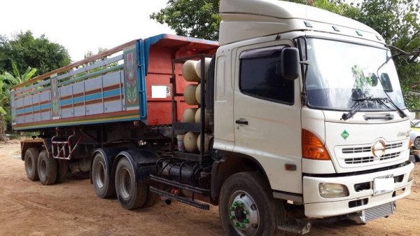 ขายดาวน์รถสิบล้อหัวลาก HIno MEGa FM 320 ปี50วาง เครื่องฮุนไดก๊าชแท้ 360 พร้อมหางเซมิดั้ม2 คาน แลบสีหัวมาใหม่สวยมากครับ