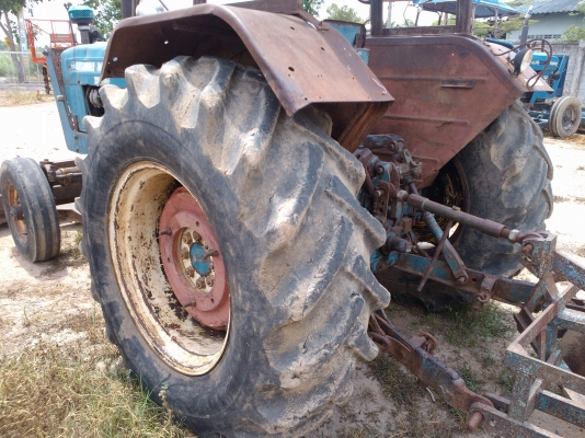 ขายรถไถฟอร์ด 5500 T1 อุปกรณ์ ครบ ขายรถไถฟอร์ด 5500 T1 อุปกรณ์ ครบ