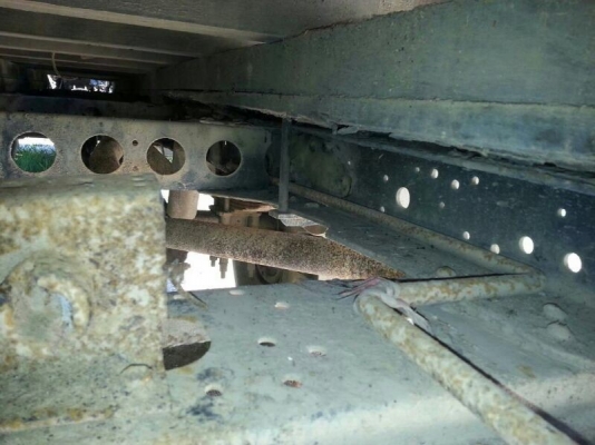 รถอีซูซุ 6 ล้อ รั้ว  ( ไม่ดั้ม ) NPR 115 แรงม้า. ปี 54   ( รถประกอบ )  สนใจติดต่อ 081 - 6079515