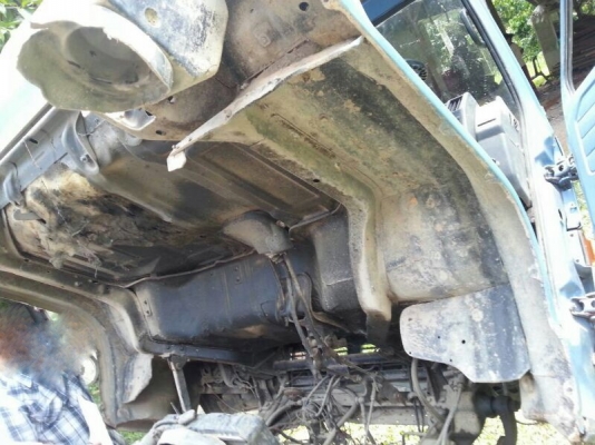 รถอีซูซุ 6 ล้อ รั้ว  ( ไม่ดั้ม ) NPR 115 แรงม้า. ปี 54   ( รถประกอบ )  สนใจติดต่อ 081 - 6079515