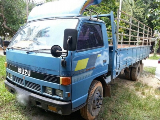 รถอีซูซุ 6 ล้อ รั้ว  ( ไม่ดั้ม ) NPR 115 แรงม้า. ปี 54   ( รถประกอบ )  สนใจติดต่อ 081 - 6079515