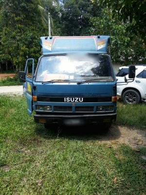 รถอีซูซุ 6 ล้อ รั้ว  ( ไม่ดั้ม ) NPR 115 แรงม้า. ปี 54   ( รถประกอบ )  สนใจติดต่อ 081 - 6079515