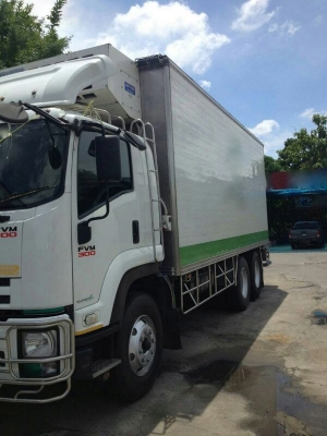 รถอีซุซุ 10 ล้อ ตู้เย็น 300 แรงม้า. ปี 52   สนใจติดต่อ 081 - 6079515