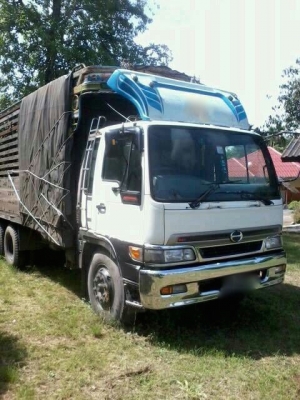 รถฮีโน่ 10 ล้อ รั้ว  ( ไม่ดั้ม )  FL3H  195 แรงม้า.  สนใจติดต่อ  081 - 6079515