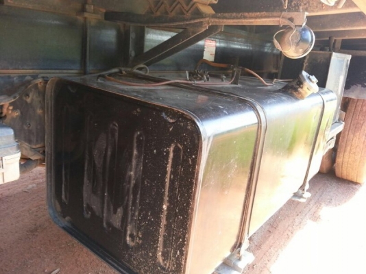 รถอีซุซุ 10 ล้อดั้ม 300 แรงม้า. ปี 53  ( ขายแม่ , ลูก )  , ( รถวิ่ง 3xx,xxx กม. )   สนใจติดต่อ 081 - 6079515